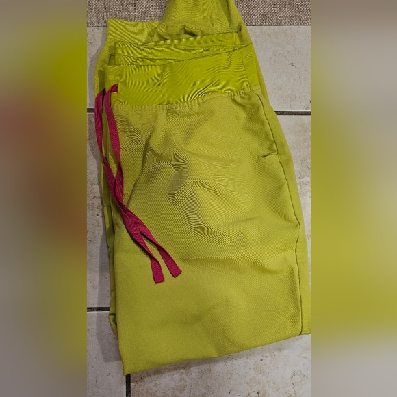FIGS jogger scrub set - Picture 11 of 11